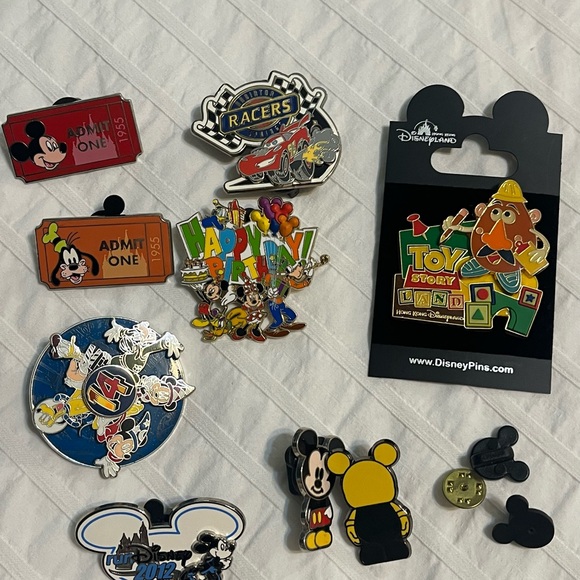 Disney Colorful Character Pin Collection - Picture 3 of 3